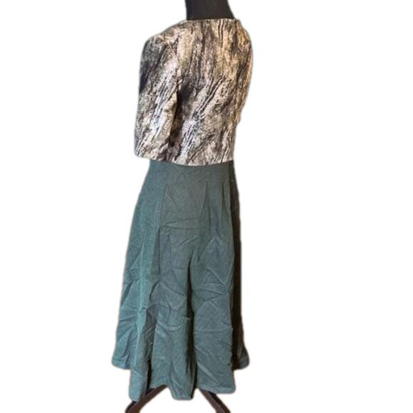 Julian Taylor Double-Breasted Green Midi Dress – Classic & Chic - Picture 4 of 10